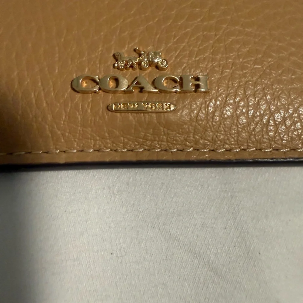 Coach Card Holder Brown and Red Leather Lips 👄 NWT 💋💋💋